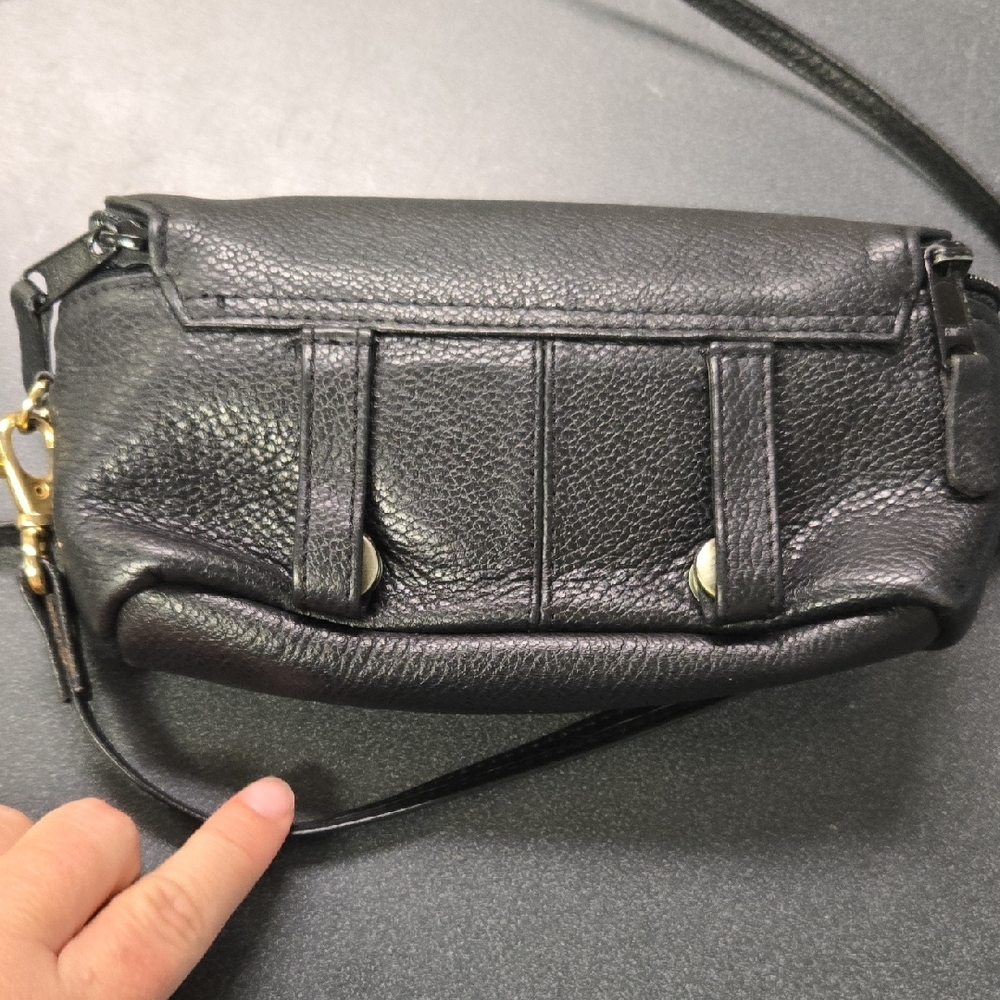 Levenger Black Leather Crossbody Bag with Optional Belt Bag Loops - Picture 4 of 11